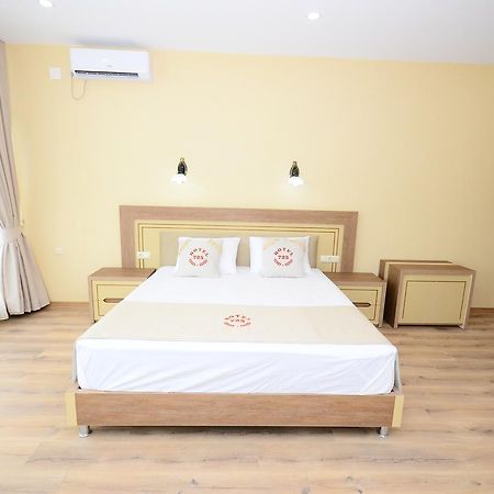 Hotel 725 B Batumi Bagian luar foto