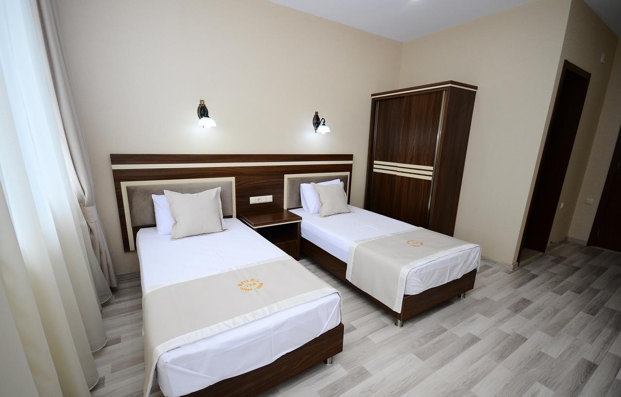 Hotel 725 B Batumi Bagian luar foto