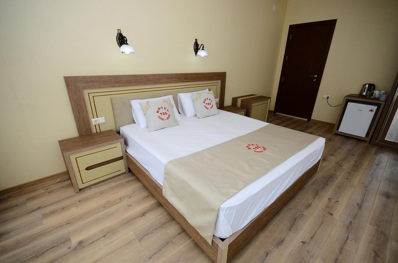 Hotel 725 B Batumi Bagian luar foto